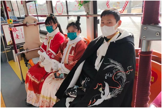 老家河南 心的春運(yùn)︱熟悉的春節(jié)里！ 看洛陽公交人的過年儀式感 